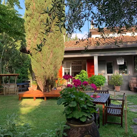 Dom wakacyjny Casa Nel Verde Con Giardino E Posto Auto *
